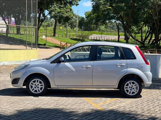 FORD FIESTA 1.6 ROCAM SE 8V FLEX 4P MANUAL FORD FIESTA 1.6 ROCAM SE 8V FLEX 4P MANUAL